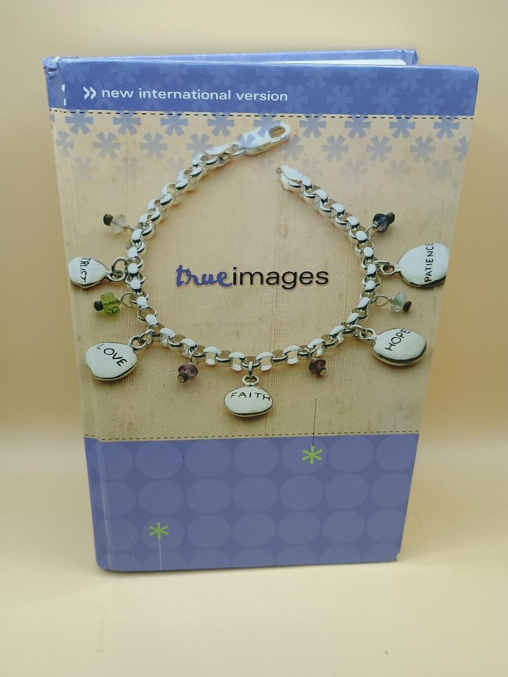 NIV True Images -Bible for Teen Girls -Focus Articles, Love Notes from God &More